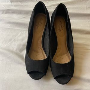 Black wedges